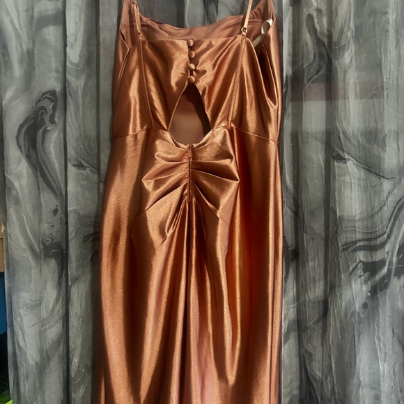Elegant Pink Satin Evening Dress - Picture 5 of 6